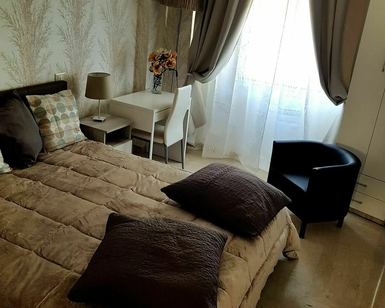 Elegante E Moderno Appartamento Al Politeama Palermo Italy