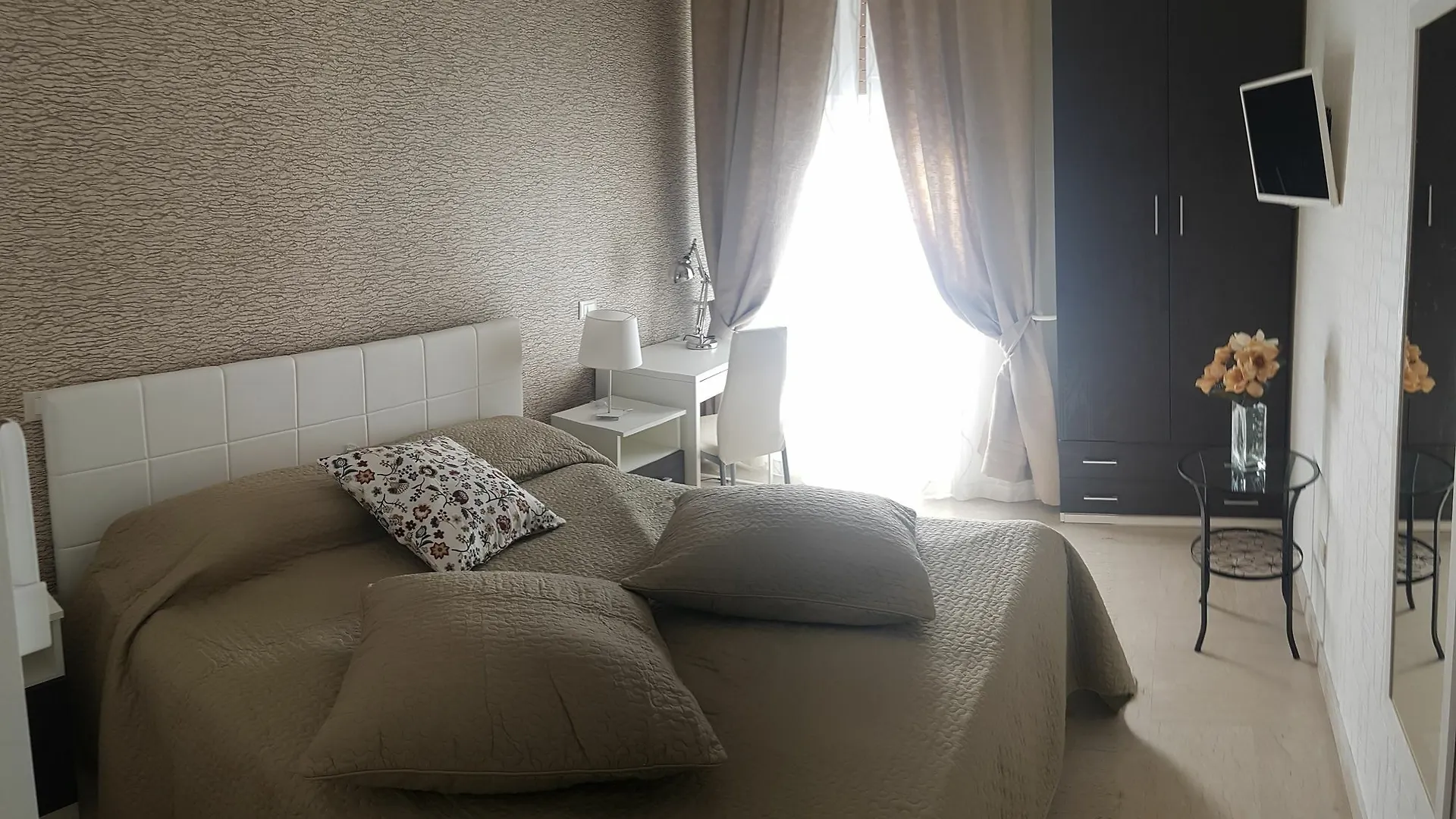 Elegante E Moderno Appartamento Al Politeama Palermo