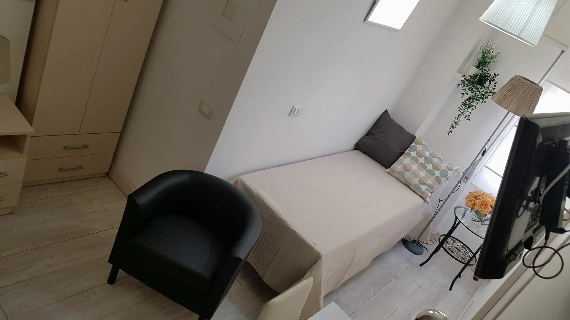 Elegante E Moderno Appartamento Al Politeama Palermo Italy